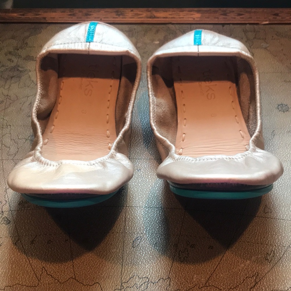☀️SOLD☀️ Limited Edition Champagne Gold Tieks size - Picture 4 of 8